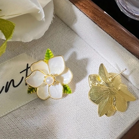 NEW Gold Magnolia Camellia Faux Pearl Flower Earrings Floral Bridal Wedding Gift - Picture 4 of 17